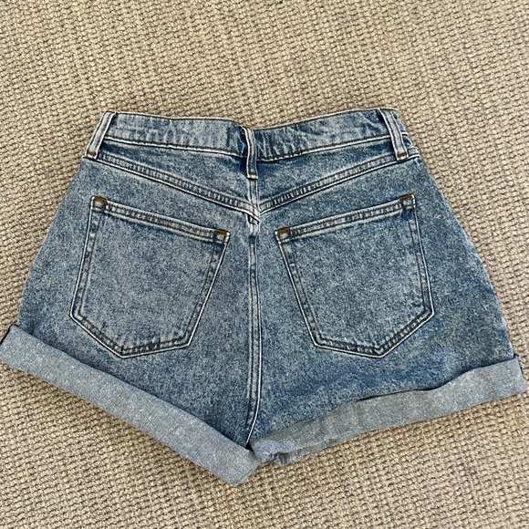 Abercrombie & Fitch 80s Mom Short Ultra High Rise - Picture 2 of 3